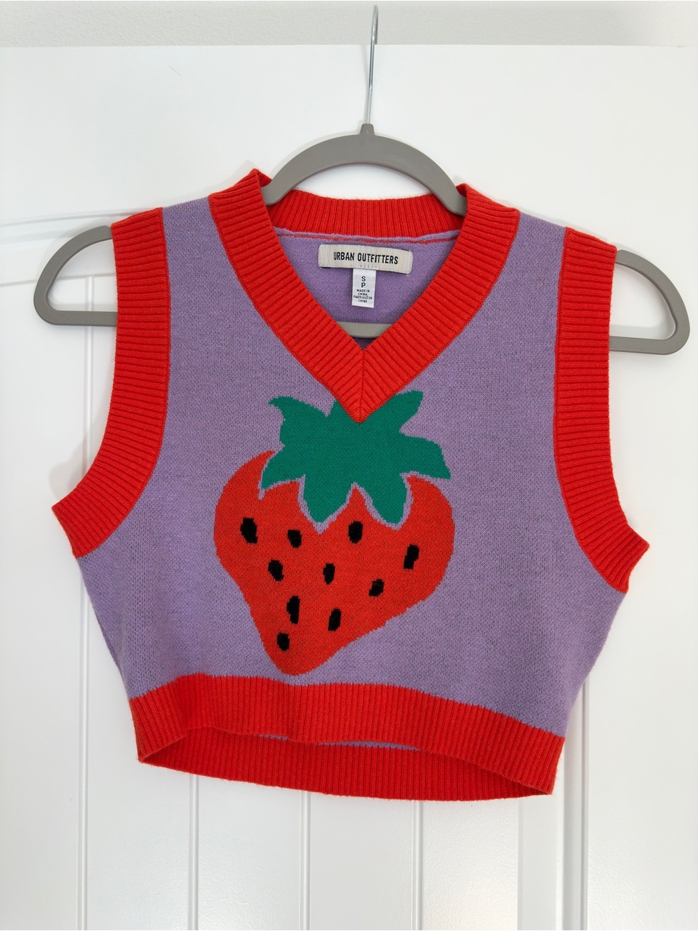 Urban Outfitters Strawberry Crop Sweater Size Small